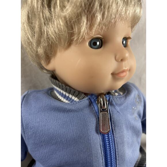 American Girl 15" Bitty Baby Twin Boy Doll Blonde Blue Eyes Tagged Track Outfit - Picture 3 of 14